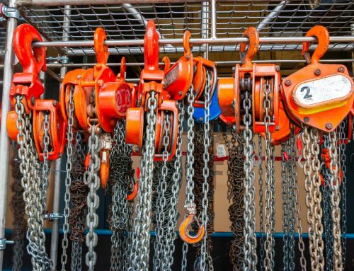 Czym się różnią wciągniki linowe od łańcuchowych?